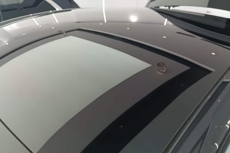 Used Tesla Model Y 2024 Rear-Wheel-Drive Version Roof