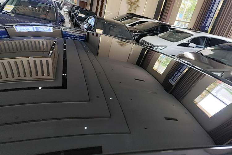 Used Tesla Model Y 2024 Long-Range All-Wheel-Drive Version Roof