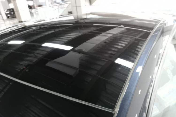 Used Tesla Model Y 2024 Long-Range All-Wheel-Drive Version Roof