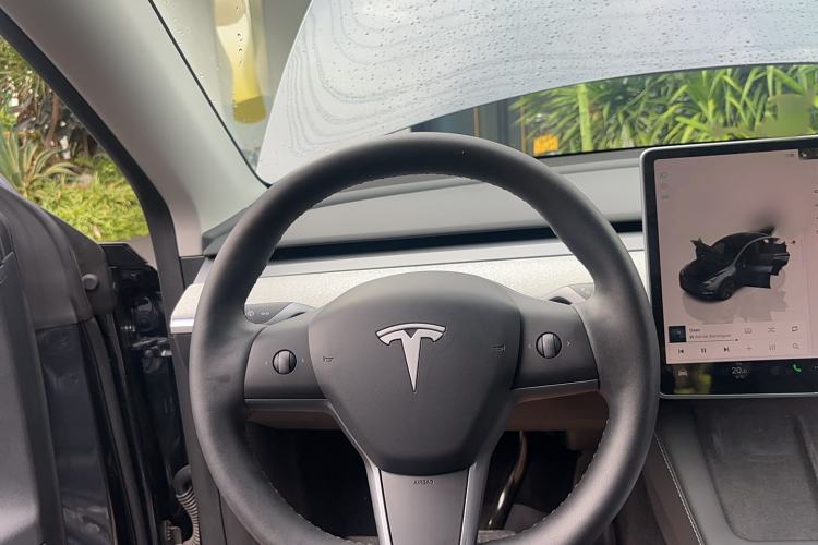 Used Tesla Model Y 2024 Long-Range All-Wheel-Drive Version Steering Wheel