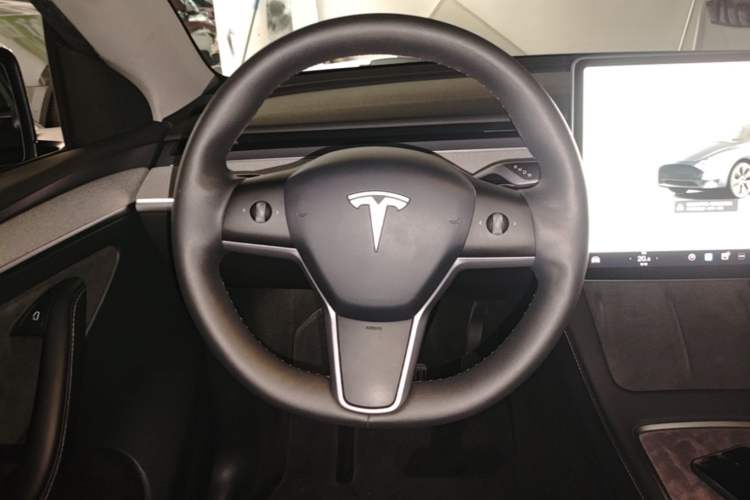 Used Tesla Model Y 2024 Rear-Wheel-Drive Version Steering Wheel