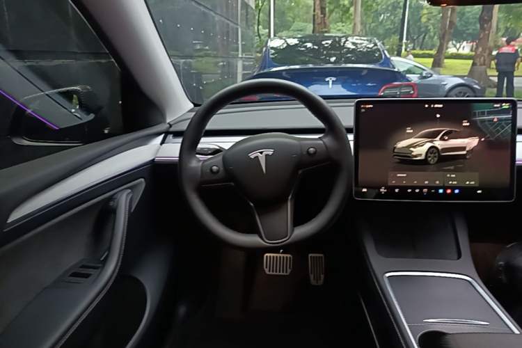 Used Tesla Model Y 2024 Long-Range All-Wheel-Drive Version Steering Wheel