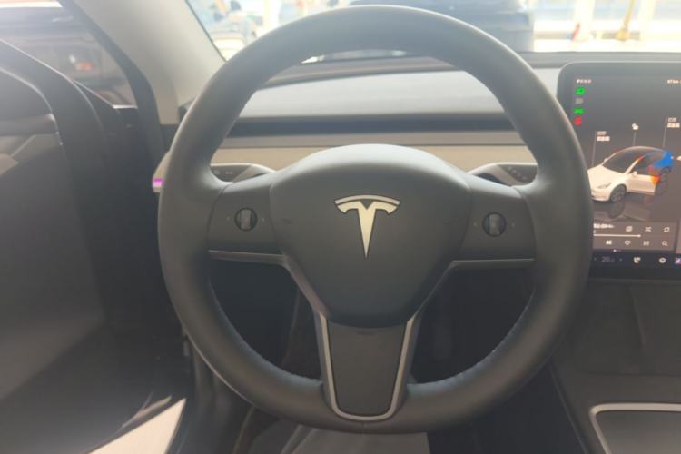 Used Tesla Model Y 2024 Long-Range All-Wheel-Drive Version Steering Wheel