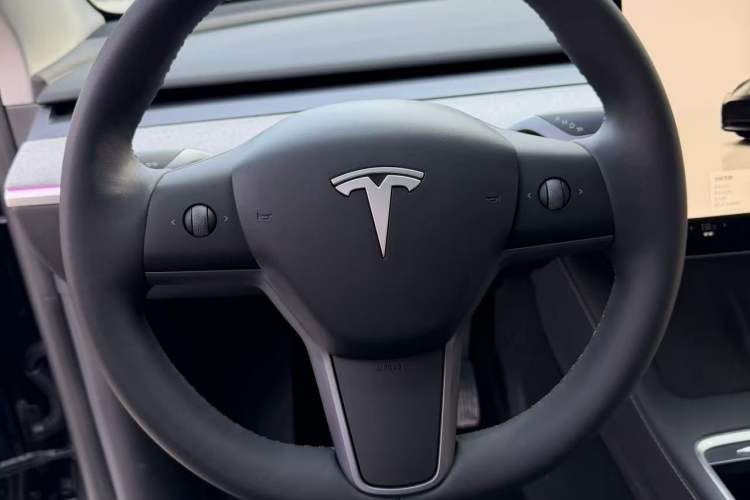 Used Tesla Model Y 2024 Rear-Wheel-Drive Version Steering Wheel