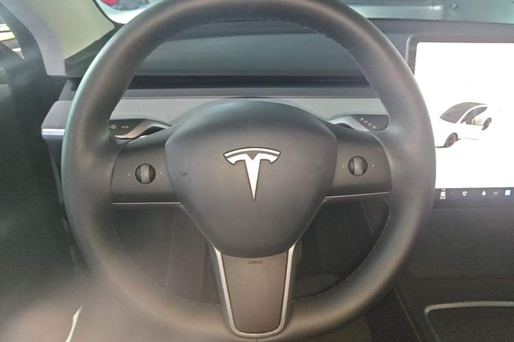 Used Tesla Model Y 2024 Long-Range All-Wheel-Drive Version Steering Wheel