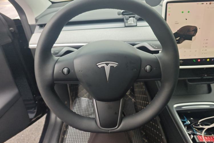Used Tesla Model Y 2024 Long-Range All-Wheel-Drive Version Steering Wheel