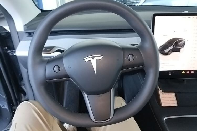 Used Tesla Model Y 2024 Rear-Wheel-Drive Version Steering Wheel