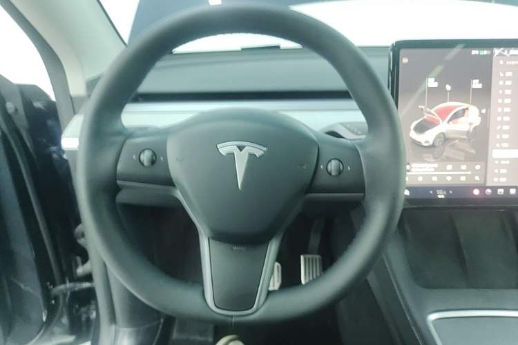 Used Tesla Model Y 2024 Long-Range All-Wheel-Drive Version Steering Wheel