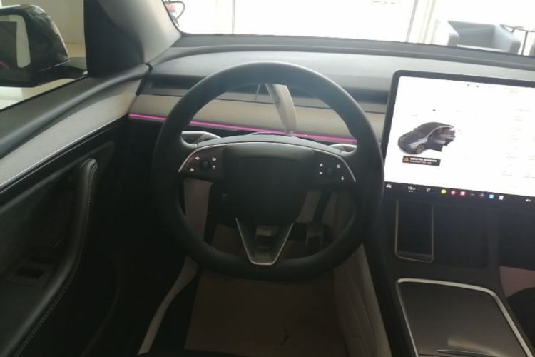 Used Tesla Model Y 2024 Long-Range All-Wheel-Drive Version Steering Wheel