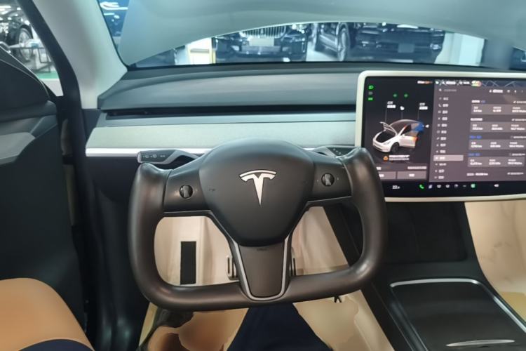 Used Tesla Model Y 2024 Long-Range All-Wheel-Drive Version Steering Wheel