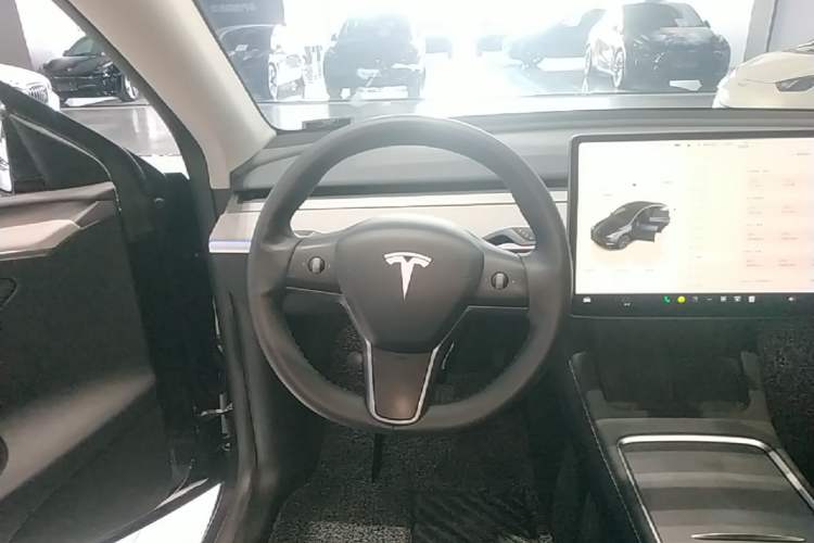 Used Tesla Model Y 2024 Rear-Wheel-Drive Version Steering Wheel