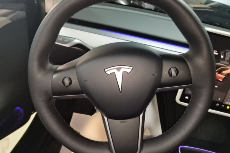 Used Tesla Model Y 2024 Long-Range All-Wheel-Drive Version Steering Wheel