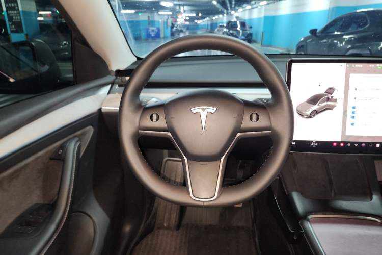Used Tesla Model Y 2024 Long-Range All-Wheel-Drive Version Steering Wheel