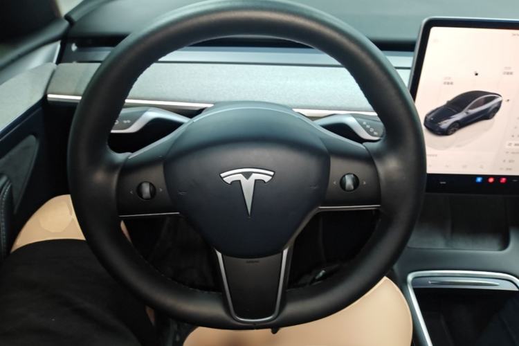 Used Tesla Model Y 2024 Long-Range All-Wheel-Drive Version Steering Wheel