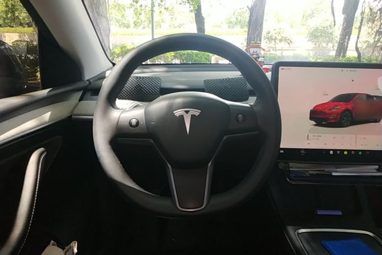 Used Tesla Model Y 2024 Long-Range All-Wheel-Drive Version Steering Wheel