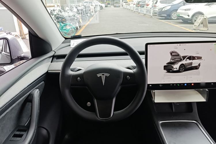 Used Tesla Model Y 2024 Long-Range All-Wheel-Drive Version Steering Wheel