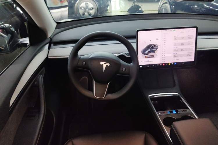 Used Tesla Model Y 2024 Rear-Wheel-Drive Version Steering Wheel