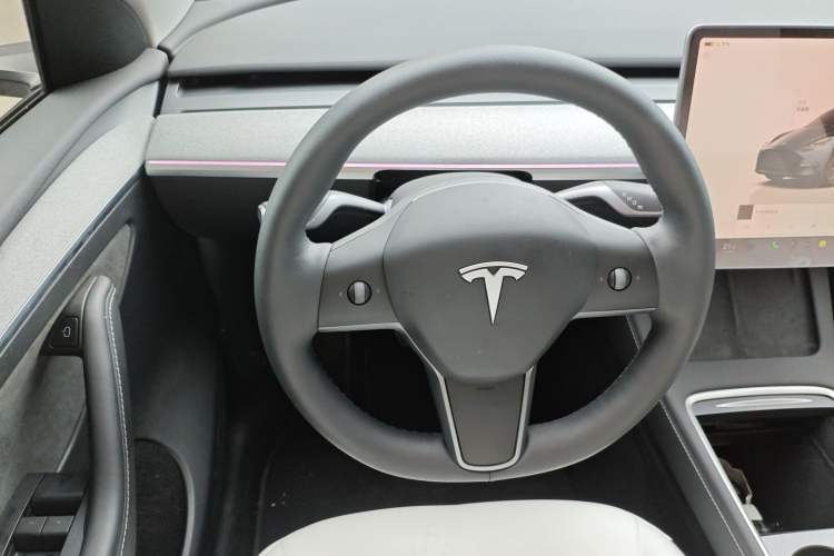 Used Tesla Model Y 2024 Long-Range All-Wheel-Drive Version Steering Wheel