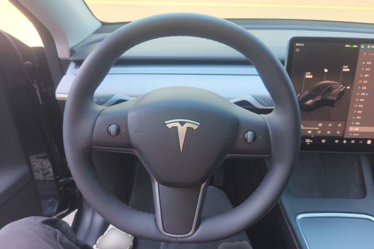 Used Tesla Model Y 2024 Long-Range All-Wheel-Drive Version Steering Wheel