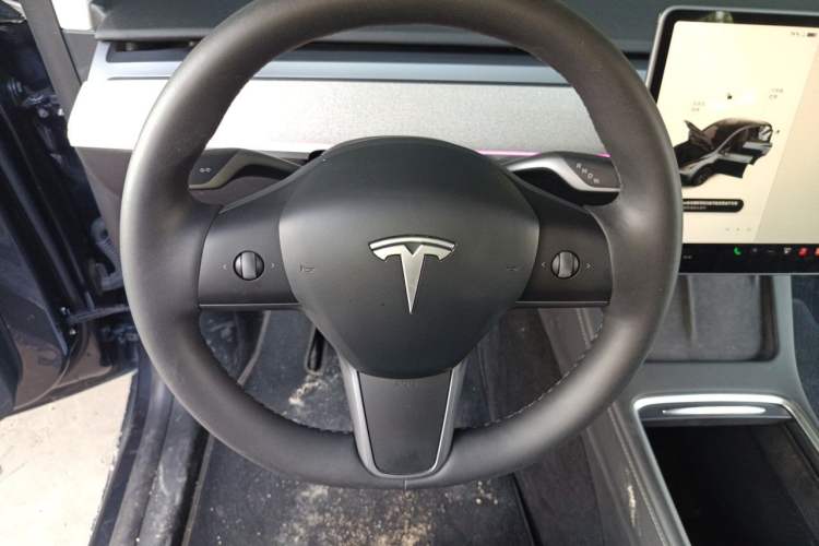 Used Tesla Model Y 2024 Rear-Wheel-Drive Version Steering Wheel