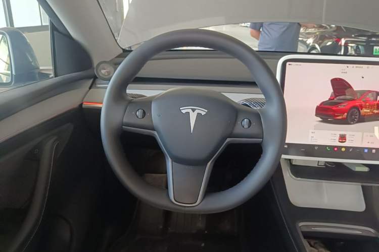 Used Tesla Model Y 2024 Long-Range All-Wheel-Drive Version Steering Wheel