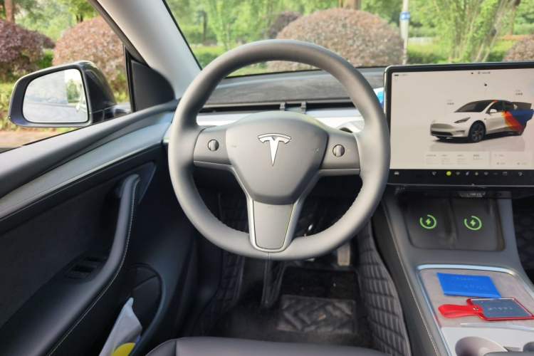 Used Tesla Model Y 2024 Rear-Wheel-Drive Version Steering Wheel
