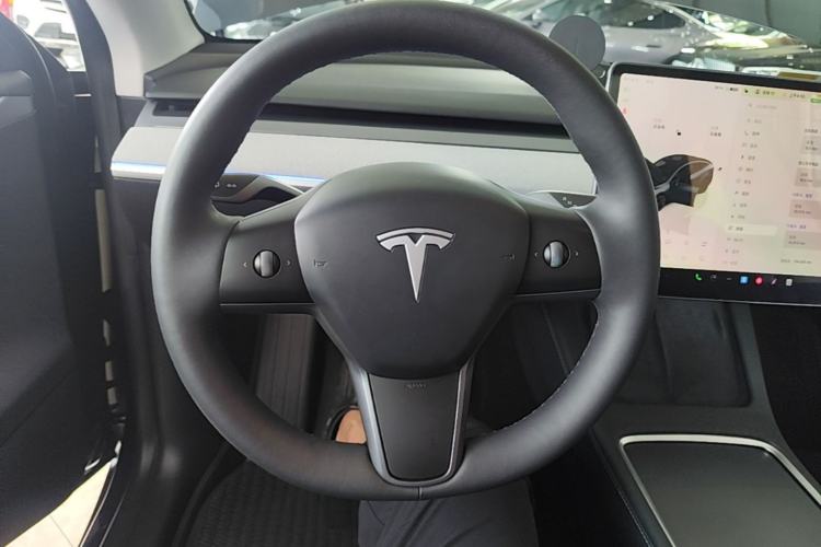 Used Tesla Model Y 2024 Long-Range All-Wheel-Drive Version Steering Wheel