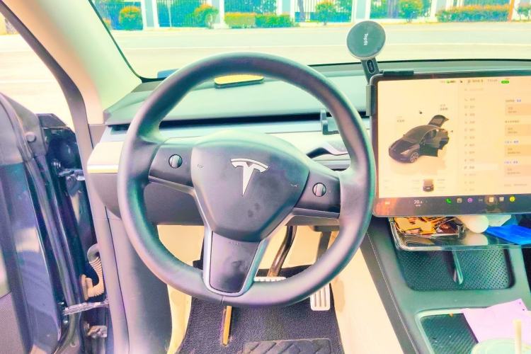 Used Tesla Model Y 2024 Long-Range All-Wheel-Drive Version Steering Wheel