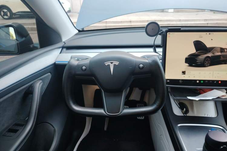 Used Tesla Model Y 2024 Long-Range All-Wheel-Drive Version Steering Wheel