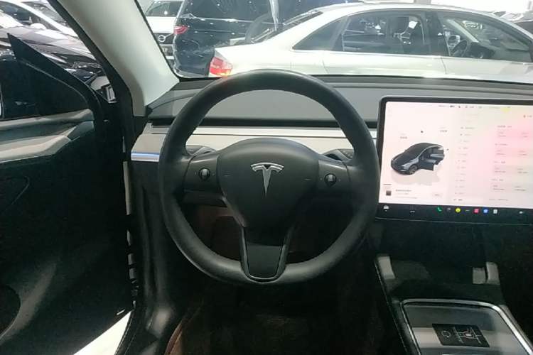 Used Tesla Model Y 2024 Rear-Wheel-Drive Version Steering Wheel