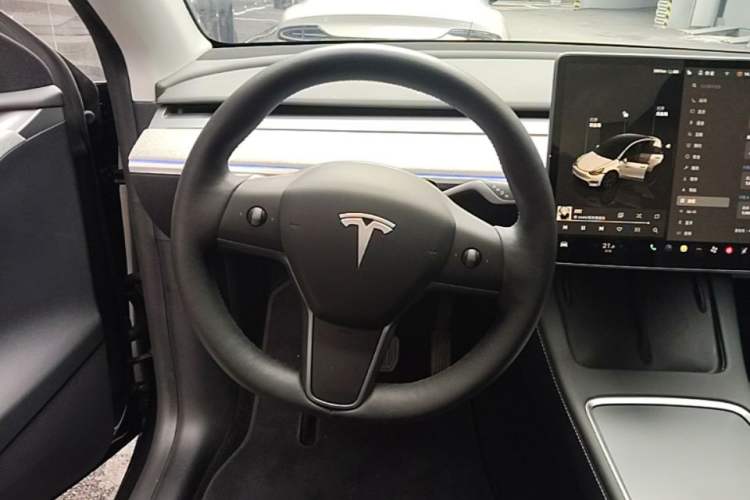 Used Tesla Model Y 2024 Rear-Wheel-Drive Version Steering Wheel