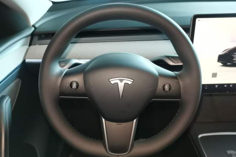 Used Tesla Model Y 2024 Rear-Wheel-Drive Version Steering Wheel