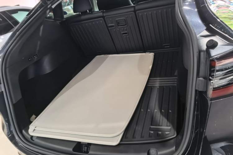 Used Tesla Model Y 2024 Rear-Wheel-Drive Version Trunk