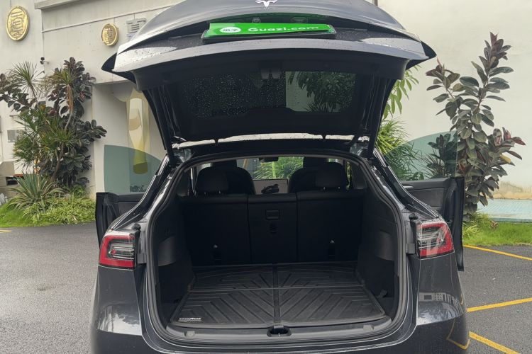 Used Tesla Model Y 2024 Long-Range All-Wheel-Drive Version Trunk