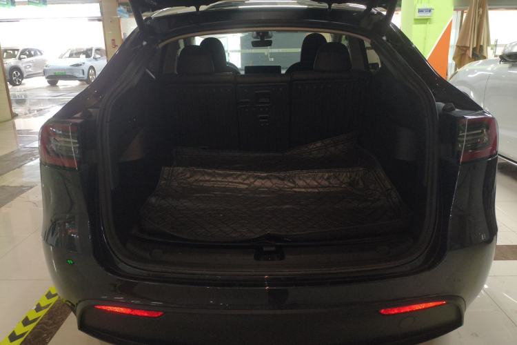 Used Tesla Model Y 2024 Long-Range All-Wheel-Drive Version Trunk