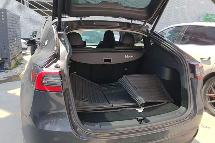 Used Tesla Model Y 2024 Rear-Wheel-Drive Version Trunk