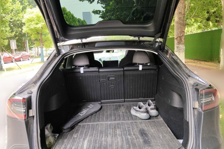 Used Tesla Model Y 2024 Long-Range All-Wheel-Drive Version Trunk