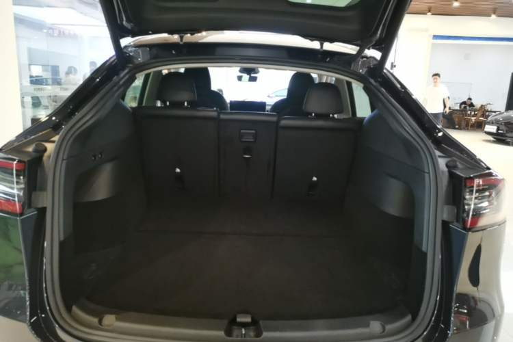 Used Tesla Model Y 2024 Rear-Wheel-Drive Version Trunk