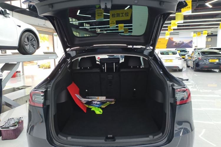 Used Tesla Model Y 2024 Long-Range All-Wheel-Drive Version Trunk