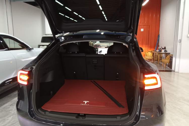 Used Tesla Model Y 2024 Rear-Wheel-Drive Version Trunk