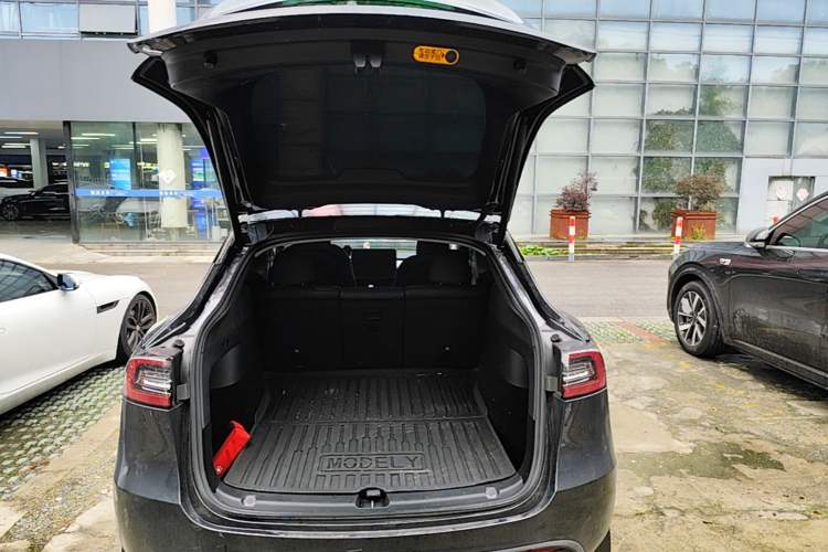 Used Tesla Model Y 2024 Rear-Wheel-Drive Version Trunk
