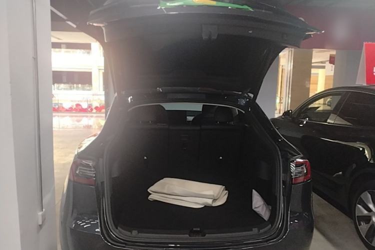 Used Tesla Model Y 2024 Long-Range All-Wheel-Drive Version Trunk