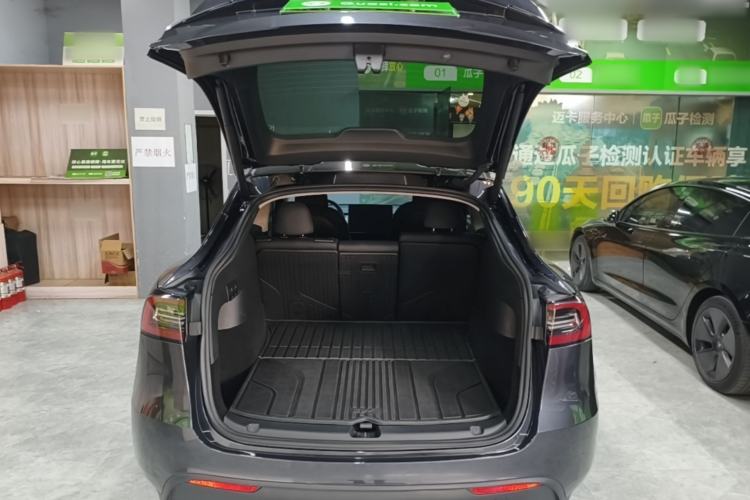 Used Tesla Model Y 2024 Long-Range All-Wheel-Drive Version Trunk