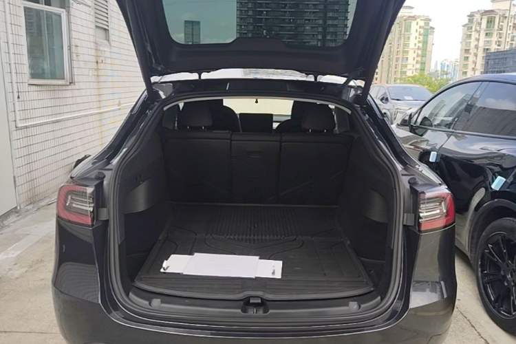 Used Tesla Model Y 2024 Rear-Wheel-Drive Version Trunk