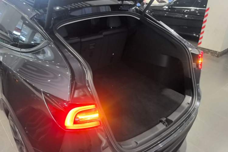 Used Tesla Model Y 2024 Rear-Wheel-Drive Version Trunk