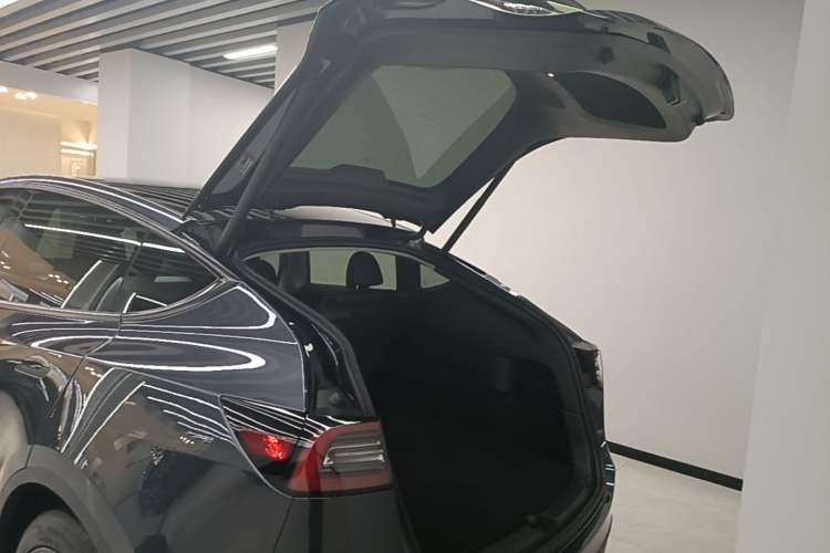 Used Tesla Model Y 2024 Rear-Wheel-Drive Version Trunk