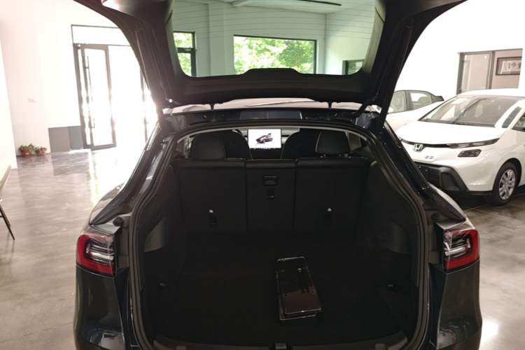 Used Tesla Model Y 2024 Rear-Wheel-Drive Version Trunk