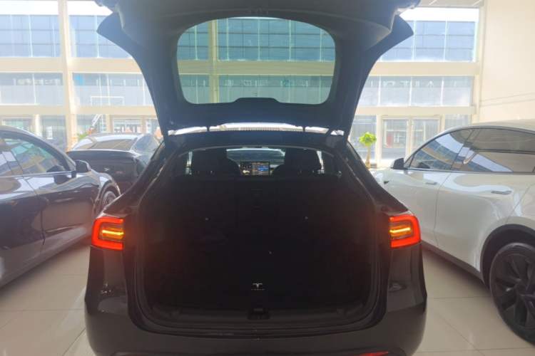 Used Tesla Model Y 2024 Long-Range All-Wheel-Drive Version Trunk
