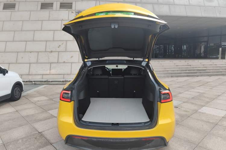 Used Tesla Model Y 2024 Rear-Wheel-Drive Version Trunk