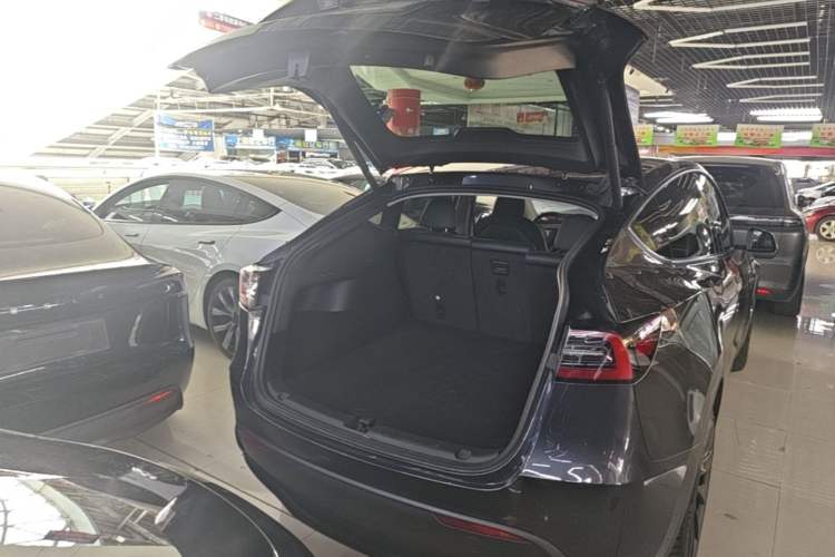 Used Tesla Model Y 2024 Long-Range All-Wheel-Drive Version Trunk
